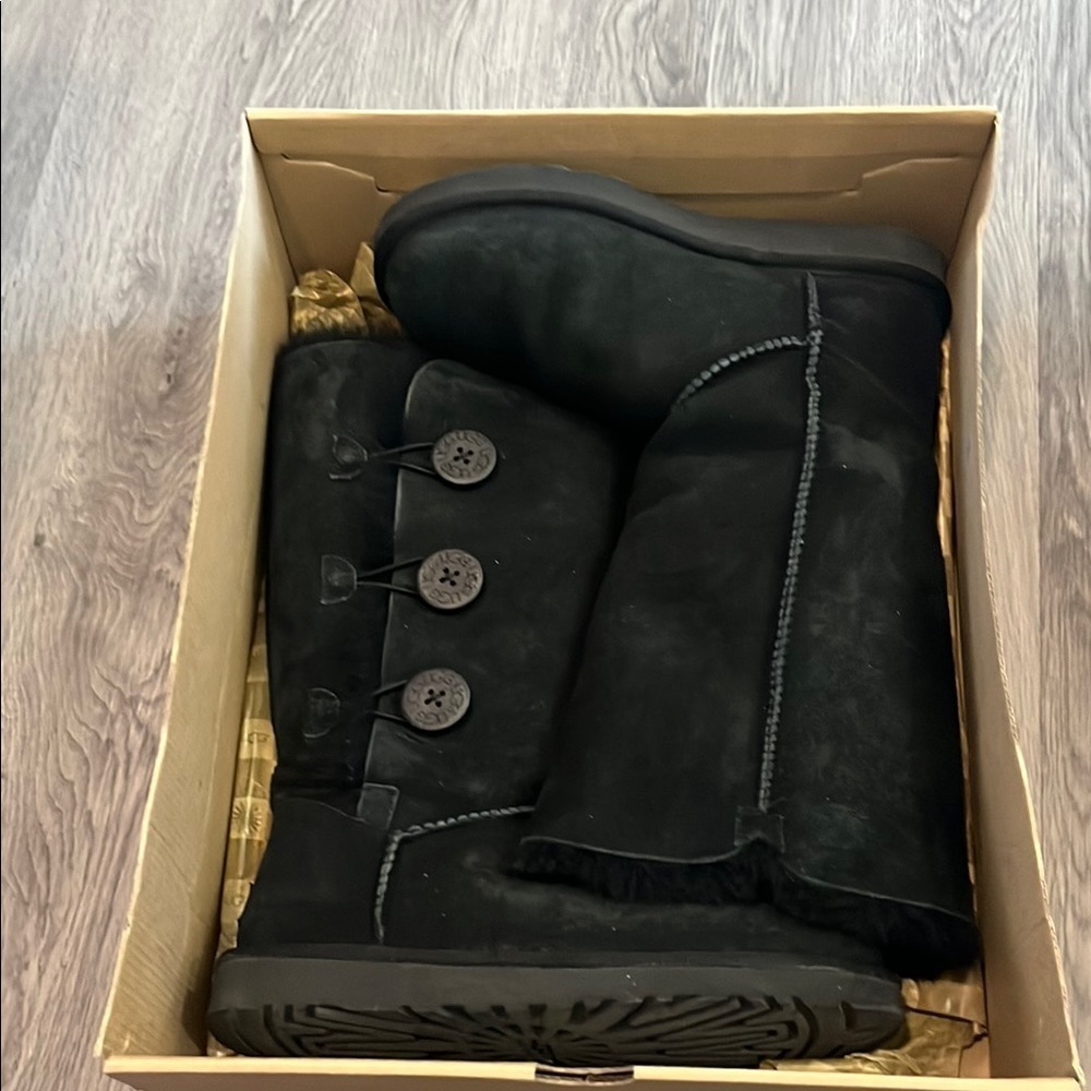 Black Button-Accent Boots Ugg lighty used